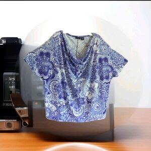 Tahari Blue and White Crop Blouse with Short Sleeves